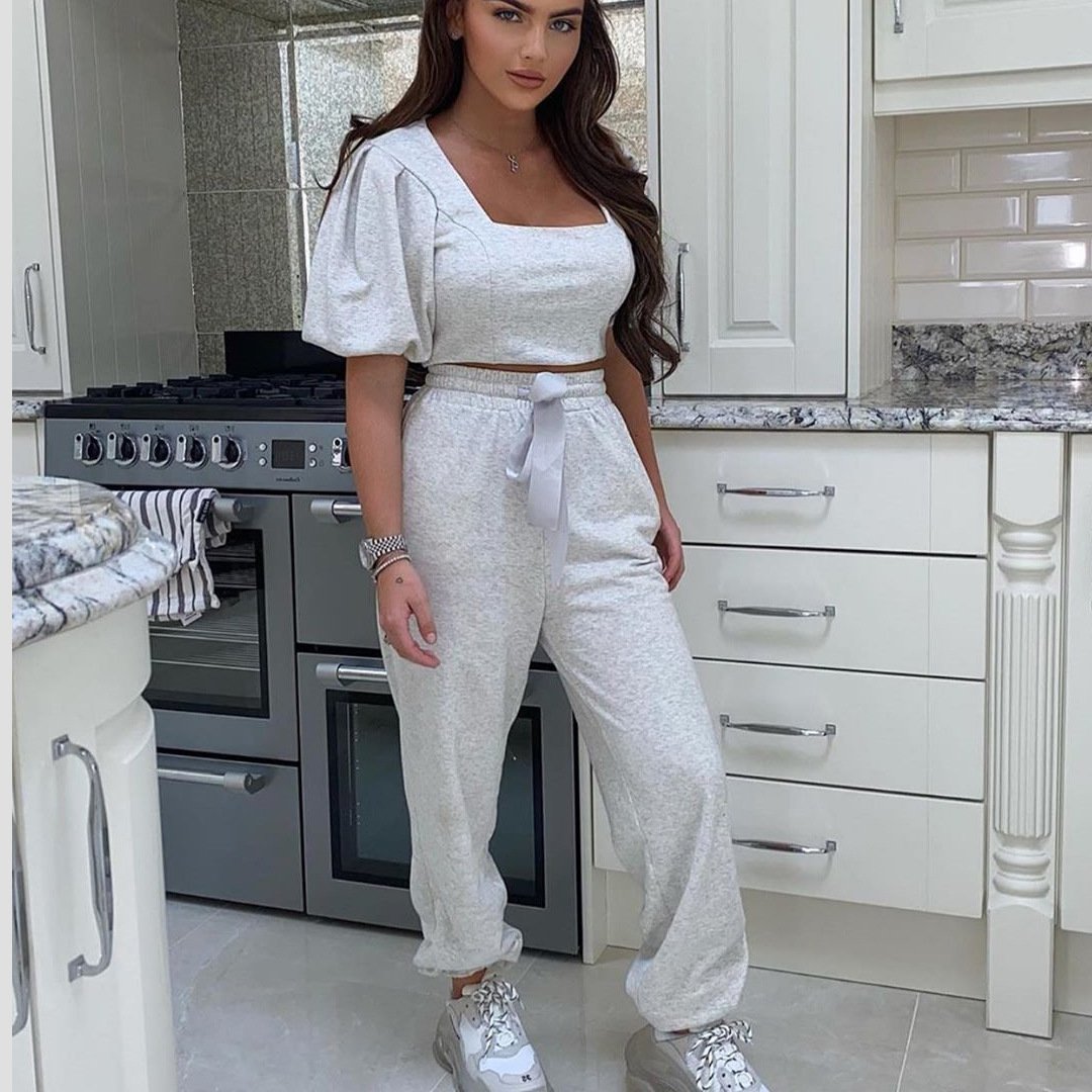 Square neck puff sleeve blouse and lace trousers Two-piece suit
