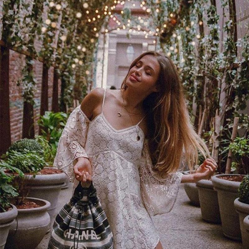 Stitching lace embroidery V-neck suspender skirt